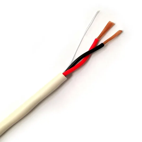 כבל רמקול 16AWG מנחושת לבן המיועד לרמקולים, הכולל ארבעה חוטים פנימיים חשופים: שני חוטי רמקולים נחושת, חוט אדום אחד וחוט שחור אחד.